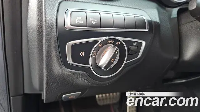 Mercedes-Benz C-Class 2018 — Şəkil 19/33