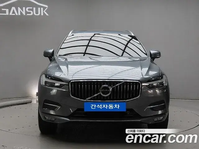 Volvo XC60 2021 — ფოტო 8/20