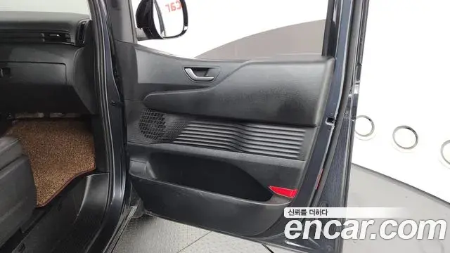 Hyundai Staria 2021 — Photo 6/32