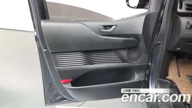 Hyundai Staria 2021 — Photo 3/32
