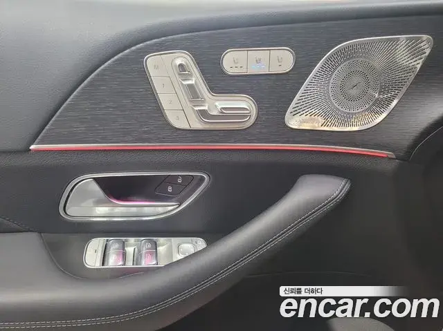 Mercedes-Benz GLE-Class 2024 — Photo 12/20