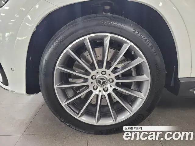 Mercedes-Benz GLE-Class 2024 — Photo 16/20