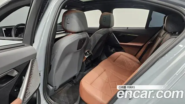 BMW 5 Series 2025 — Şəkil 2/33