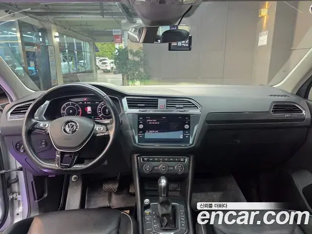 Volkswagen Tiguan 2018 — Фото 11/18