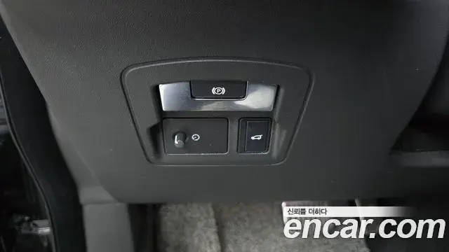 Land Rover Range Rover Velar 2020 — ფოტო 9/33