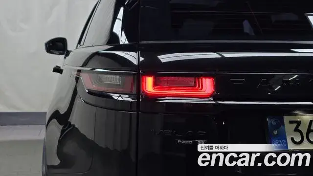 Land Rover Range Rover Velar 2020 — ფოტო 15/33