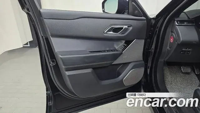 Land Rover Range Rover Velar 2020 — ფოტო 4/33