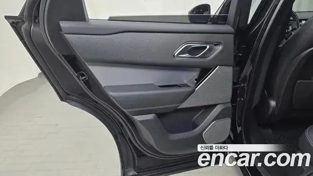 Land Rover Range Rover Velar 2020 — ფოტო 30/33