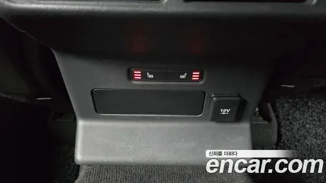 Land Rover Range Rover Velar 2020 — ფოტო 11/33