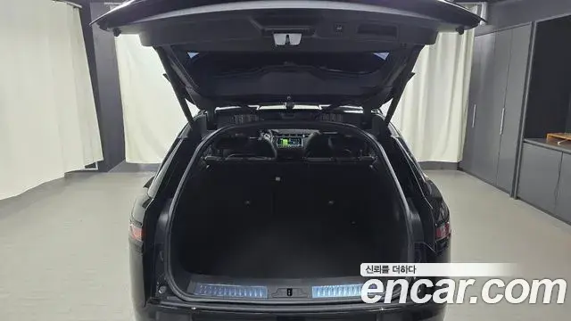 Land Rover Range Rover Velar 2020 — ფოტო 13/33
