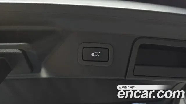 Land Rover Range Rover Velar 2020 — ფოტო 16/33
