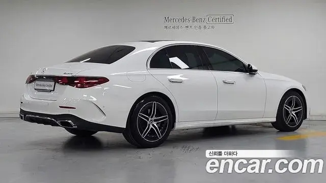 Mercedes-Benz E-Class 2024 — Фото 1/20