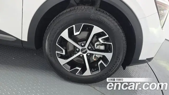Kia Sportage 2023 — Photo 17/31