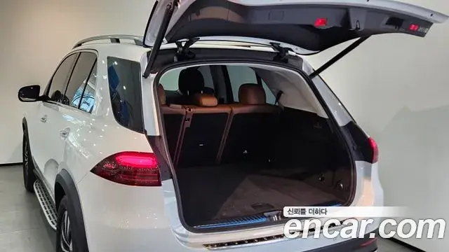 Mercedes-Benz GLE-Class 2026 — Photo 16/20