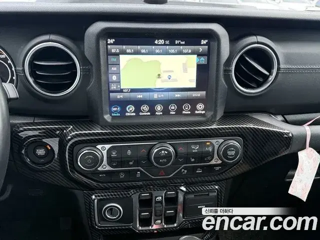 Jeep Wrangler 2020 — ფოტო 2/15