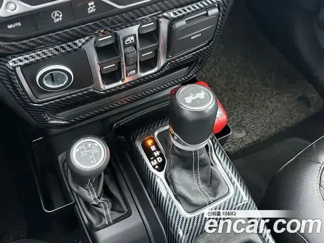 Jeep Wrangler 2020 — ფოტო 6/15