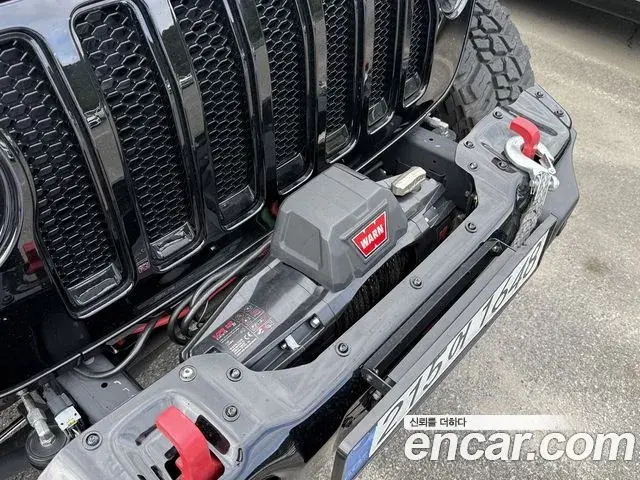 Jeep Wrangler 2020 — ფოტო 14/15