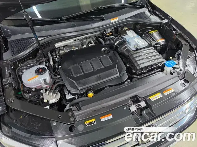 Volkswagen Tiguan 2021 — Photo 5/20