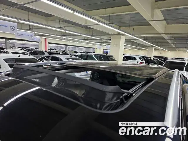 Volkswagen Tiguan 2021 — Photo 19/20