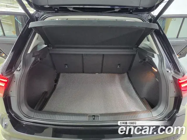 Volkswagen Tiguan 2021 — Photo 20/20