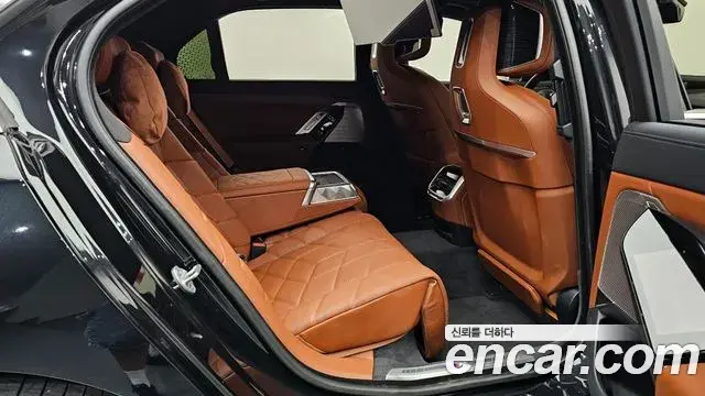 BMW 7 Series 2025 — Фото 10/20