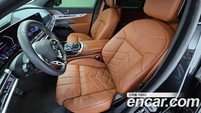 BMW 7 Series 2025 — Фото 11/20