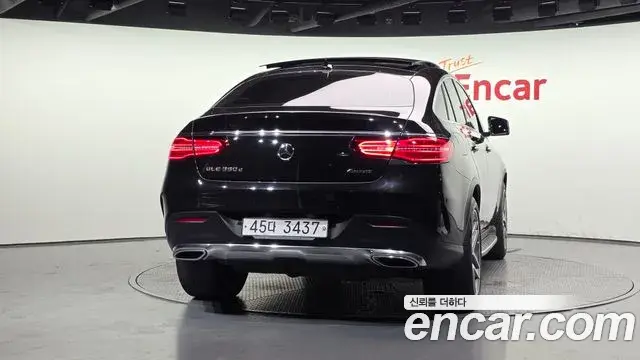 Mercedes-Benz GLE-Class 2018 — Şəkil 16/20
