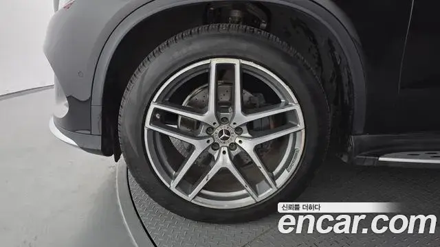 Mercedes-Benz GLE-Class 2018 — Şəkil 18/20
