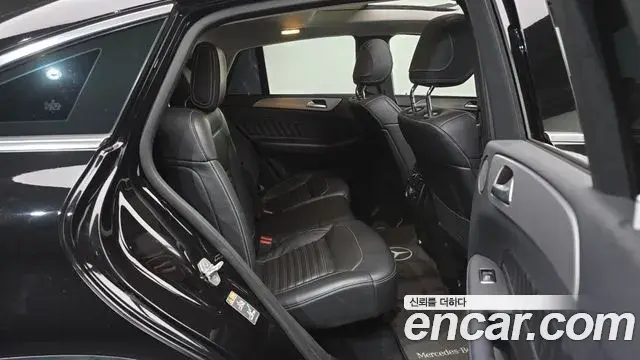 Mercedes-Benz GLE-Class 2018 — Şəkil 12/20