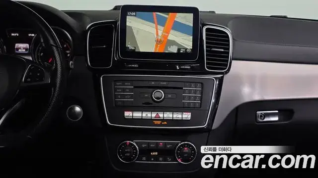 Mercedes-Benz GLE-Class 2018 — Şəkil 17/20