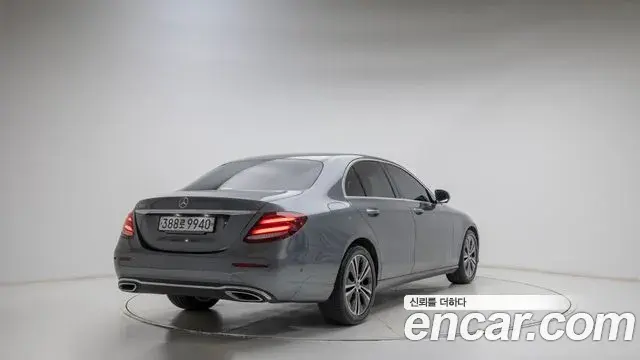 Mercedes-Benz E-Class 2020 — Фото 1/20