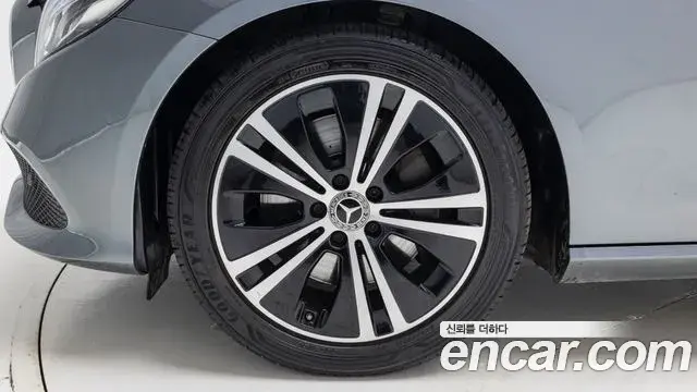 Mercedes-Benz E-Class 2020 — Фото 4/20