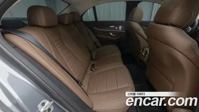 Mercedes-Benz E-Class 2020 — Фото 9/20