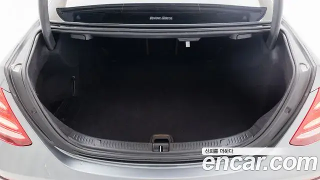 Mercedes-Benz E-Class 2020 — Фото 11/20