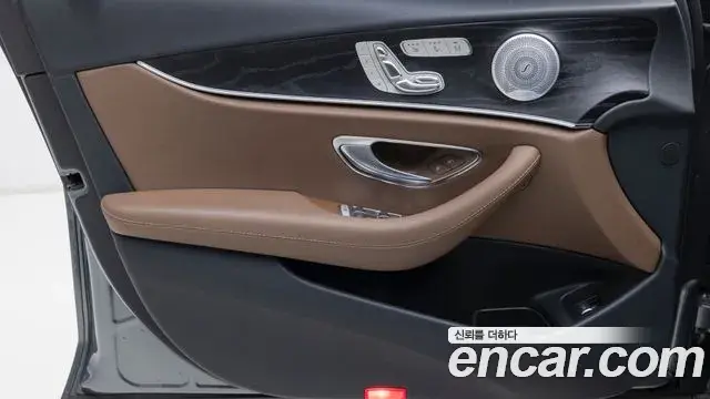 Mercedes-Benz E-Class 2020 — Фото 15/20