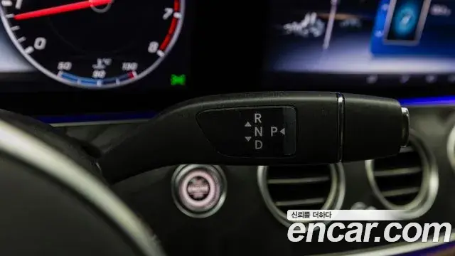 Mercedes-Benz E-Class 2020 — Фото 19/20