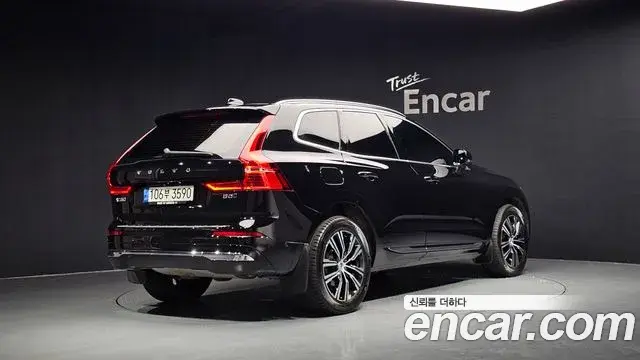 Volvo XC60 2021 — Photo 12/20