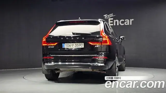 Volvo XC60 2021 — Photo 1/20