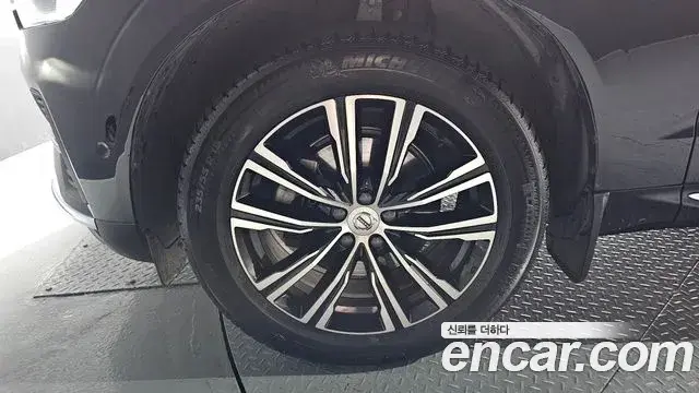 Volvo XC60 2021 — Photo 6/20