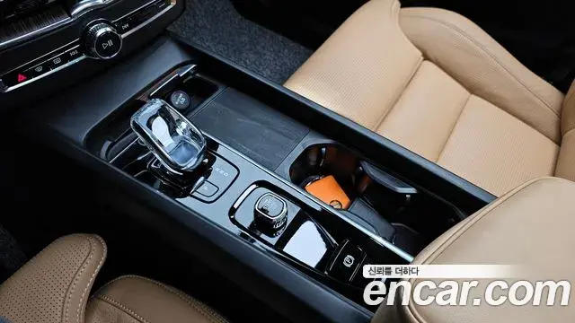 Volvo XC60 2021 — Photo 4/20
