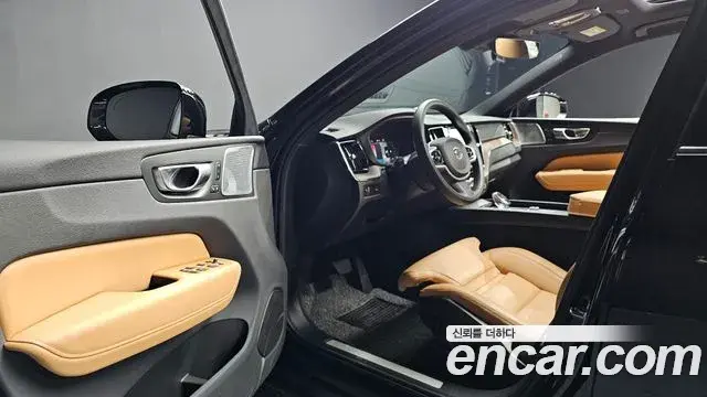 Volvo XC60 2021 — Photo 14/20