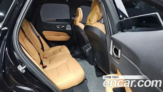 Volvo XC60 2021 — Photo 13/20