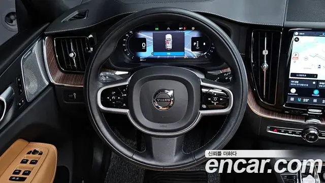 Volvo XC60 2021 — Photo 2/20