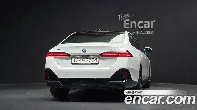 BMW 5 Series 2025 — ფოტო 20/34