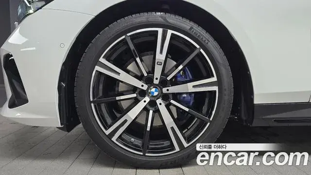 BMW 5 Series 2025 — ფოტო 21/34