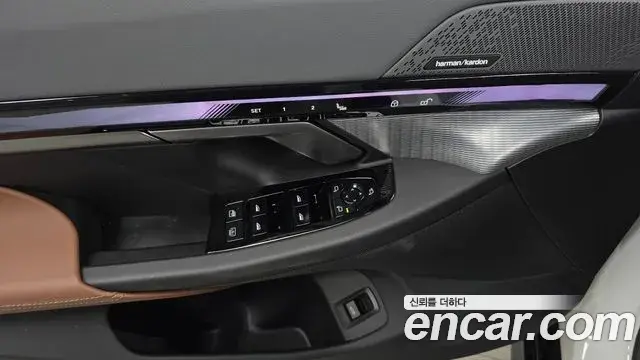 BMW 5 Series 2025 — ფოტო 28/34