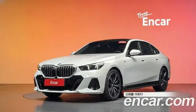 BMW 5 Series 2025 — ფოტო 17/34