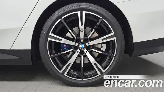 BMW 5 Series 2025 — ფოტო 30/34