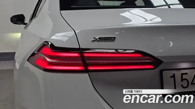 BMW 5 Series 2025 — ფოტო 13/34