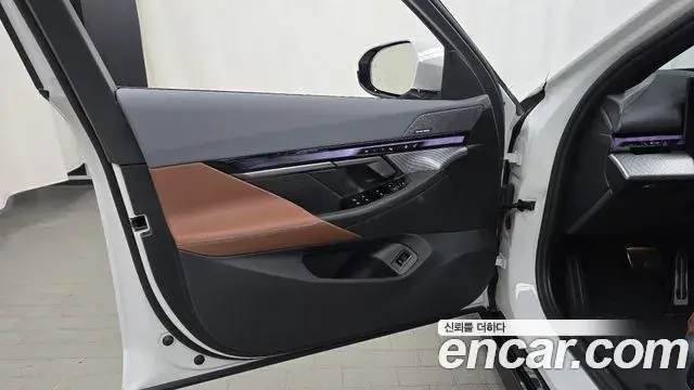 BMW 5 Series 2025 — ფოტო 33/34